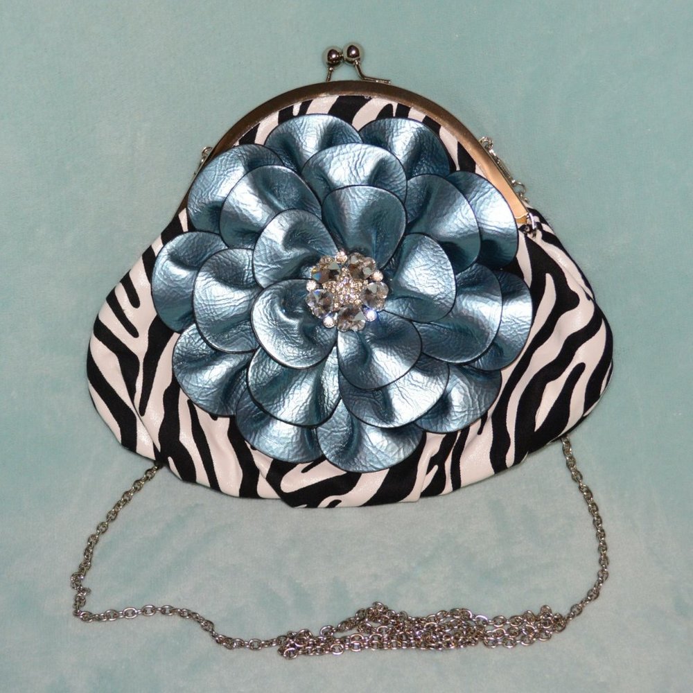 💎 zebra stripe flower clamshell clutch purse 👜
